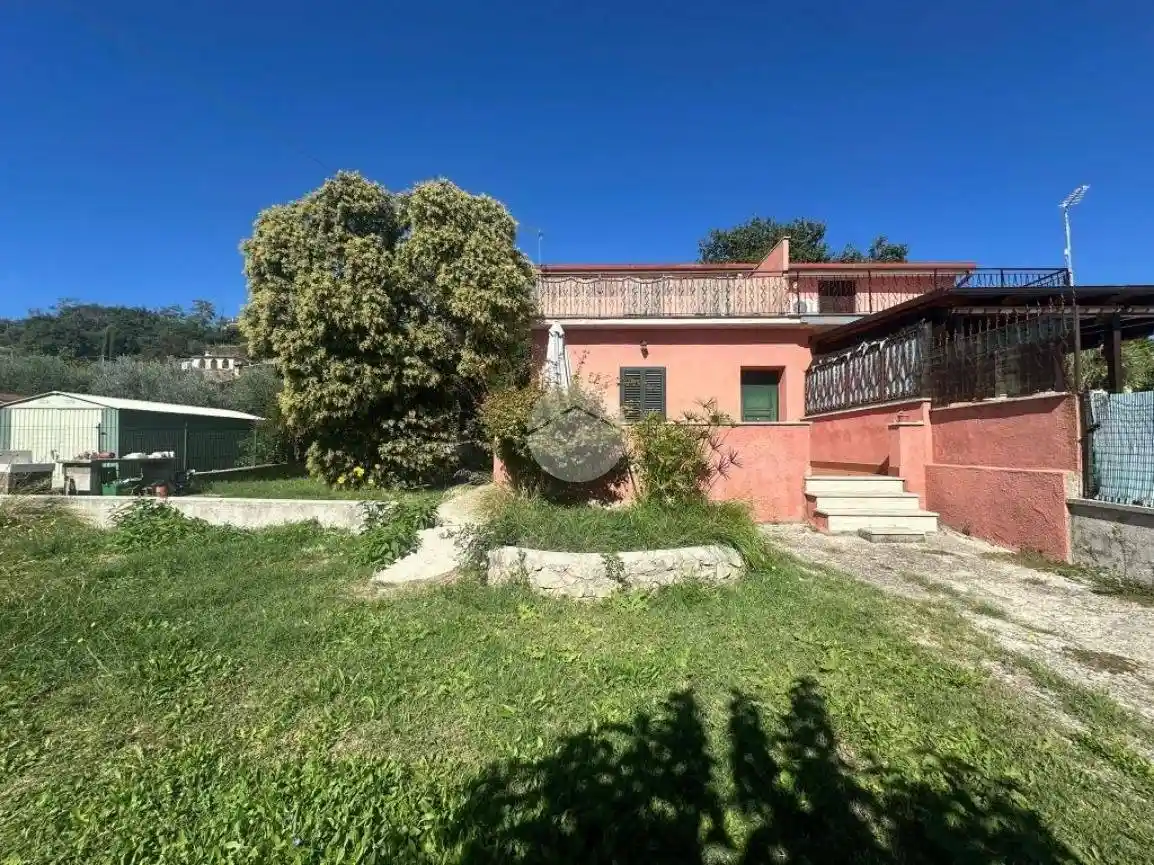 Villa in vendita a Fara in Sabina