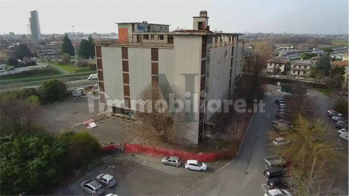 Palazzo - Edificio in vendita a Desio