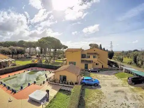 Rustico - Casale in vendita a Cecina