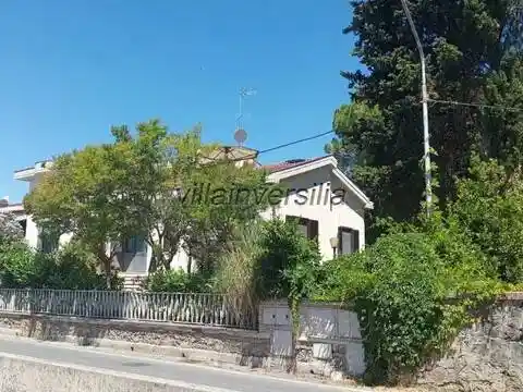 Villa in vendita a Colle di Val d'Elsa
