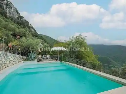 Villa in vendita a Camaiore