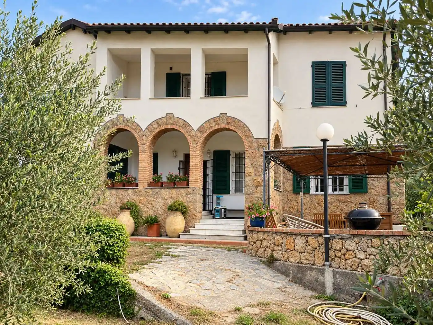 Villa in vendita a Cisano sul Neva