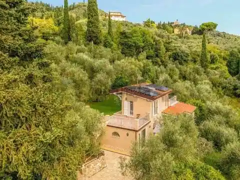 Villa in vendita a Camaiore