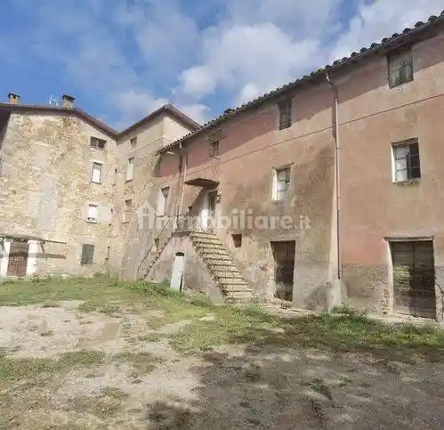 Palazzo - Edificio in vendita a Magione