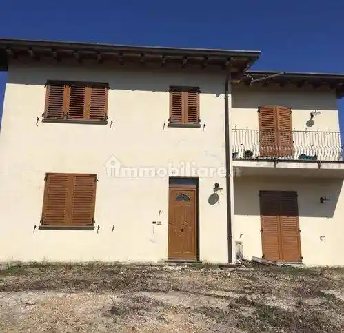 Rustico - Casale in vendita a Gualdo Tadino