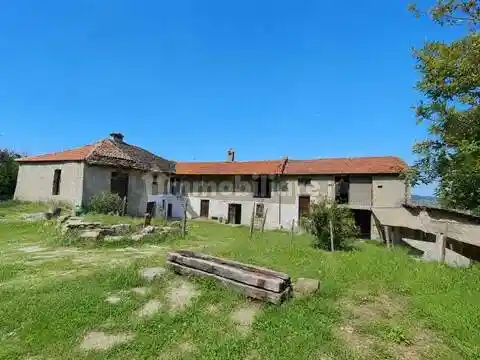 Villa in vendita a Monastero Bormida