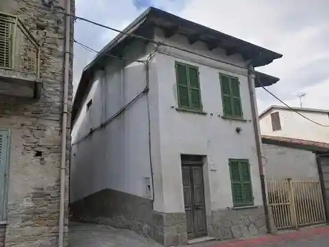 Villa in vendita a Monastero Bormida