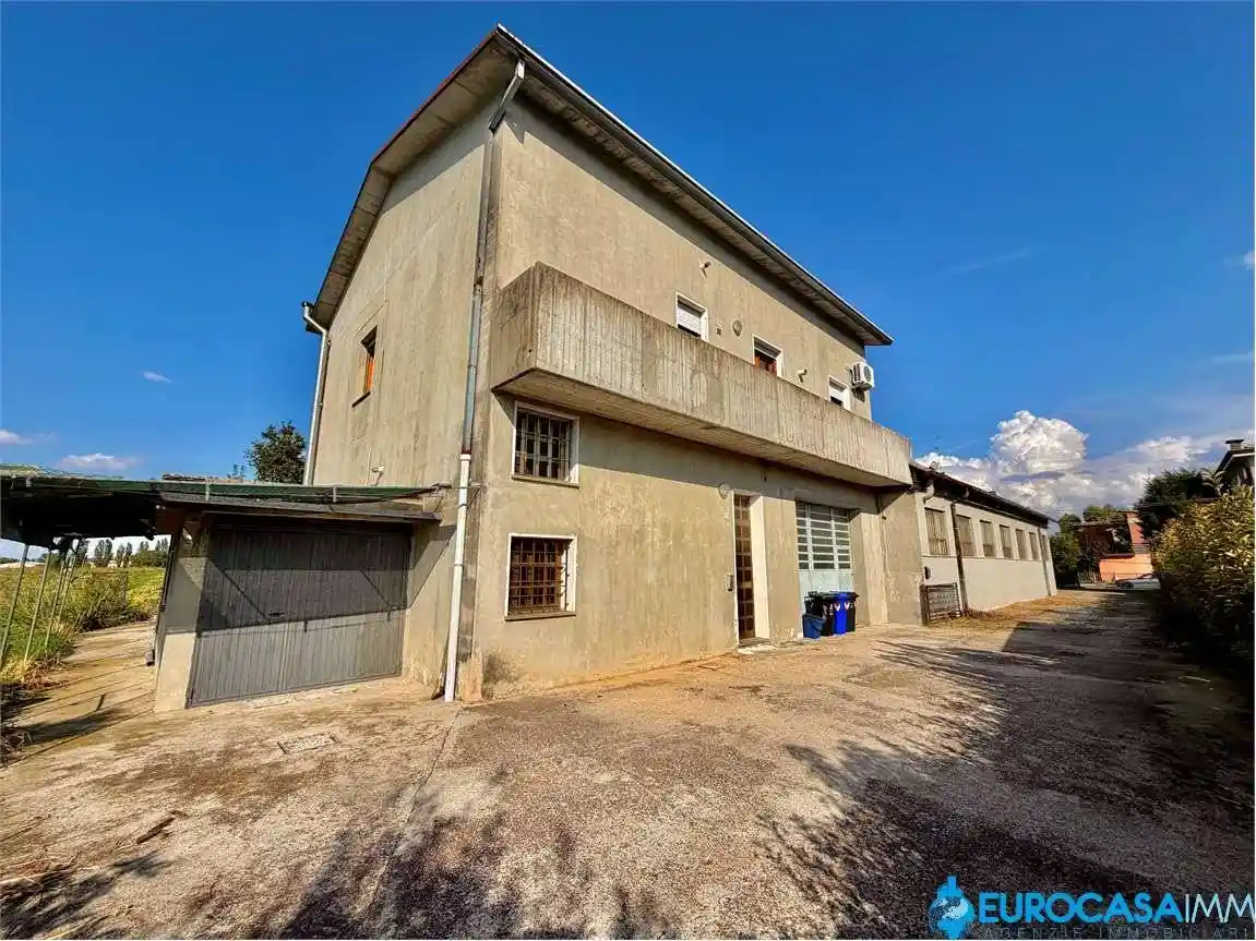 Casa indipendente in vendita a Novi di Modena