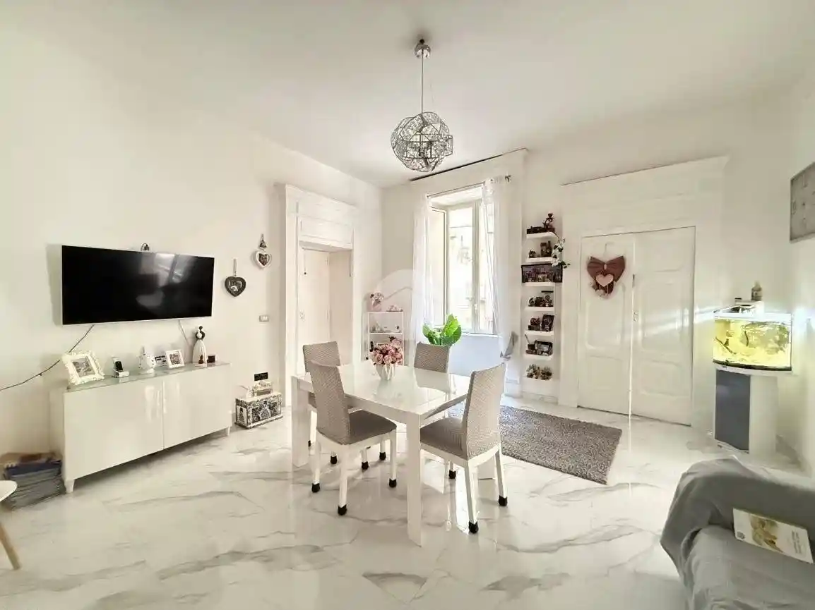 Appartamento in vendita a Napoli