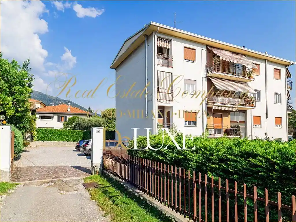Appartamento in vendita a Longone al Segrino