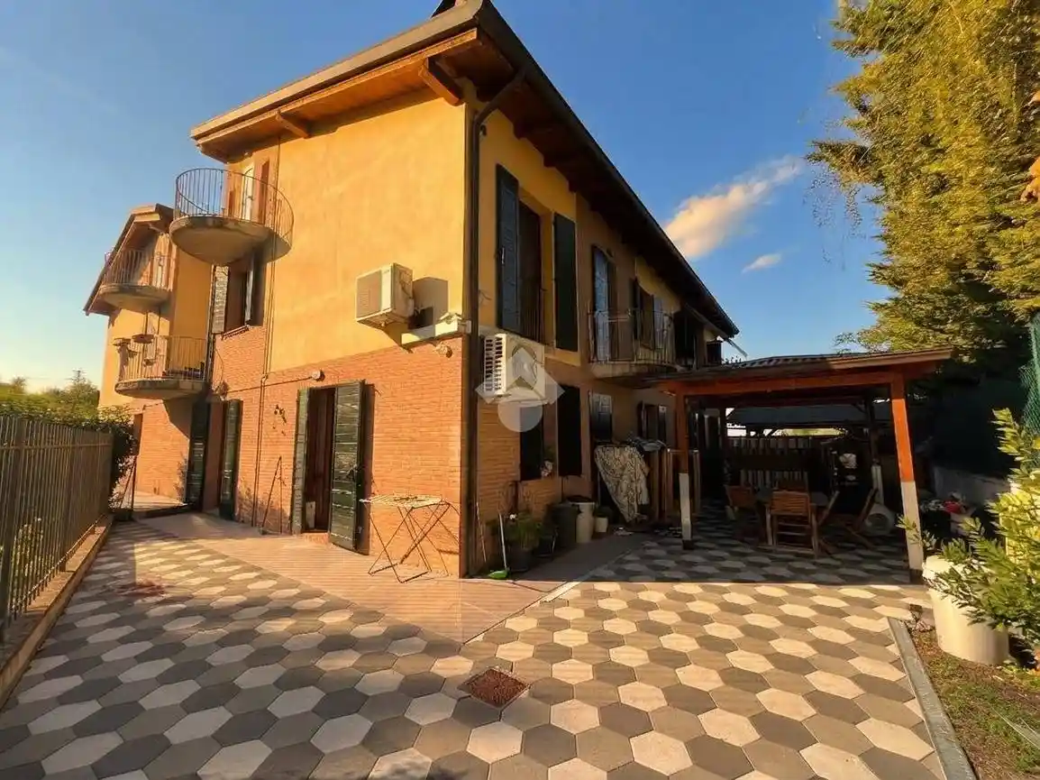 Villetta a schiera in vendita a Traversetolo