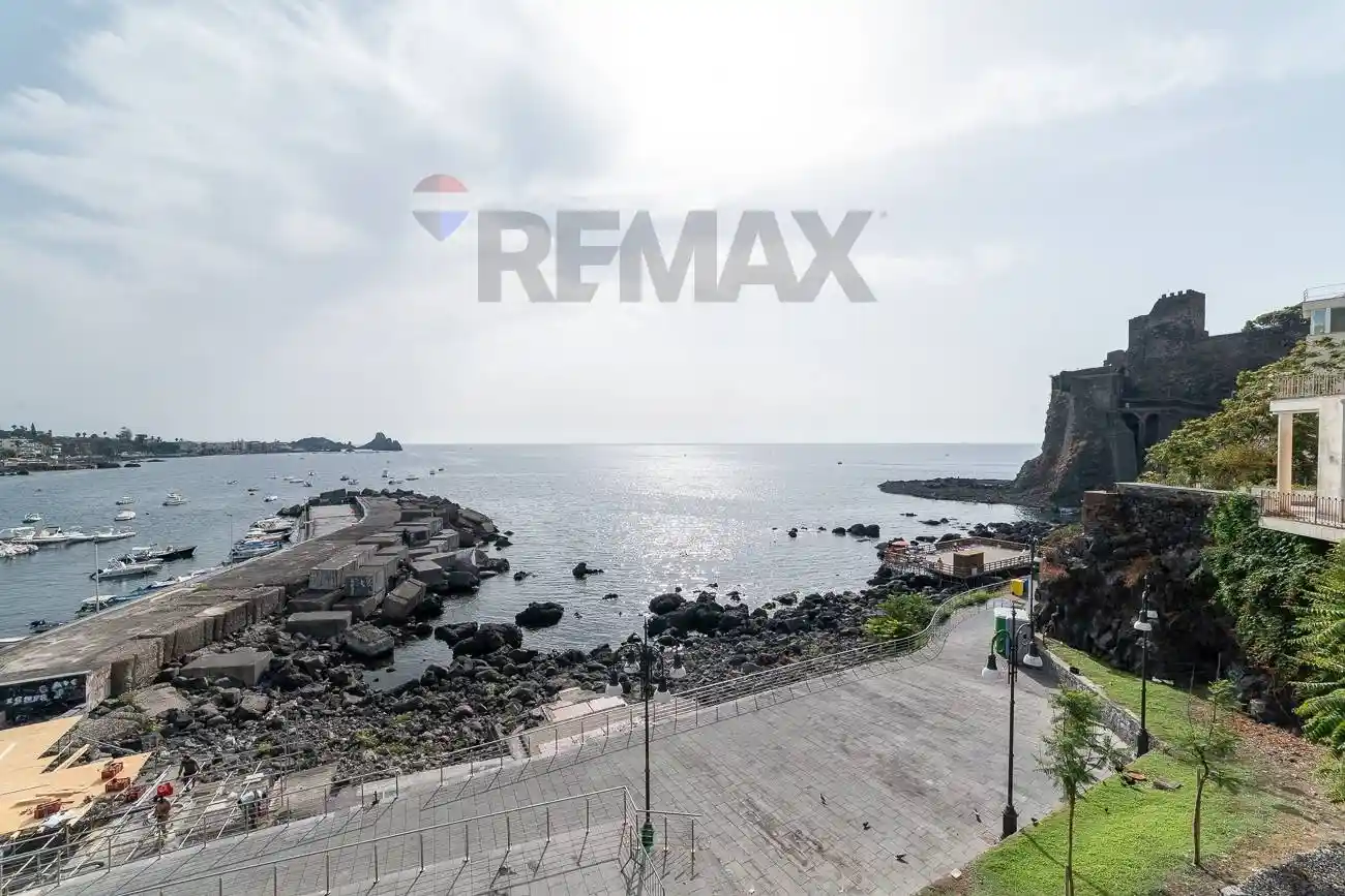 Casa indipendente in vendita a Aci Castello