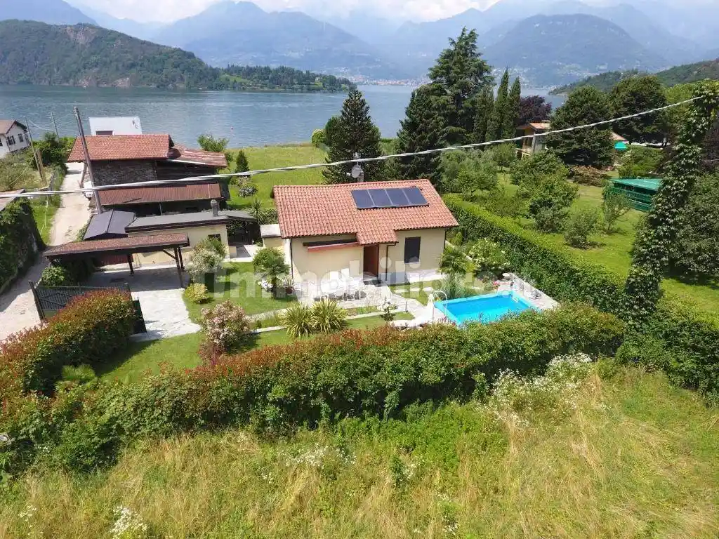 Villa in vendita a Colico
