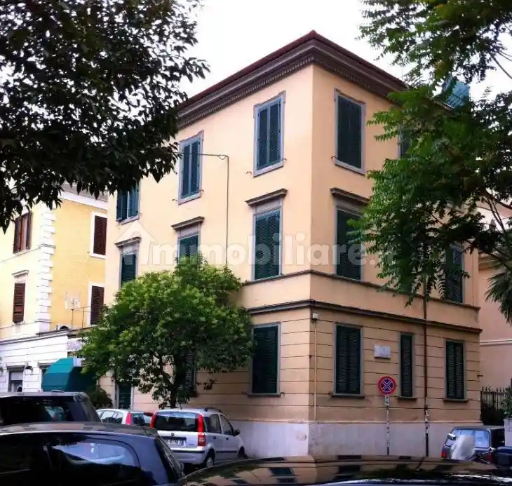 Palazzo - Edificio in vendita a Roma