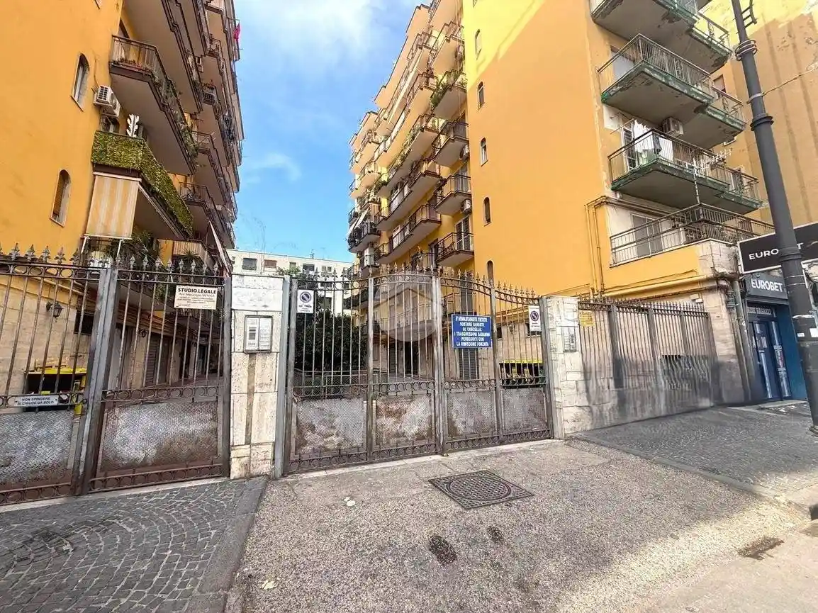 Appartamento in vendita a Napoli