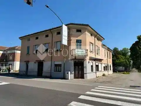 Palazzo - Edificio in vendita a Ostiglia