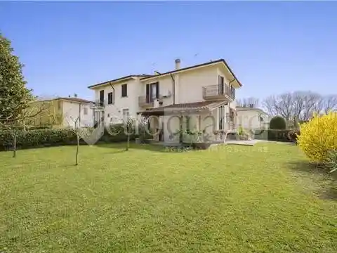 Villa in vendita a Ostiglia