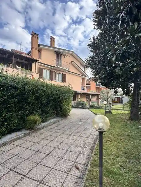 Appartamento in vendita a Bareggio