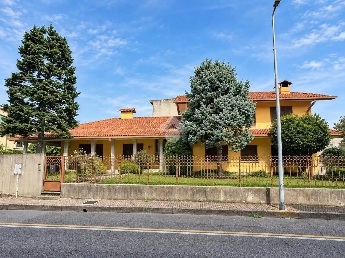 Villa in vendita a Varedo