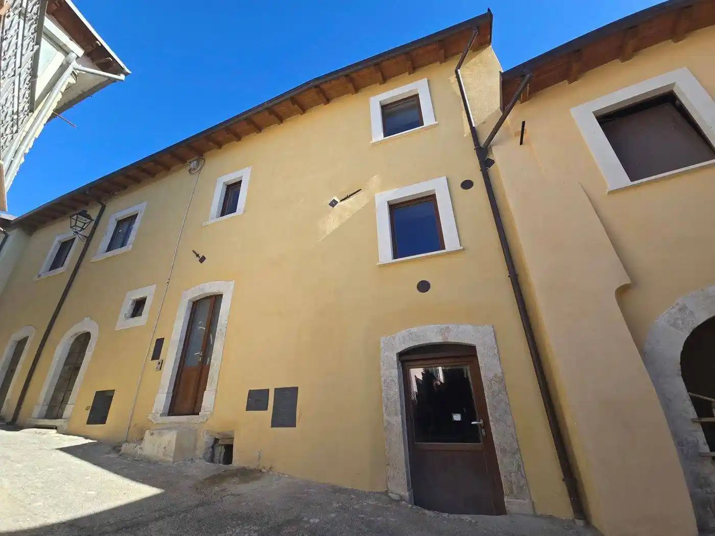 Casa indipendente in vendita a Poggio Picenze