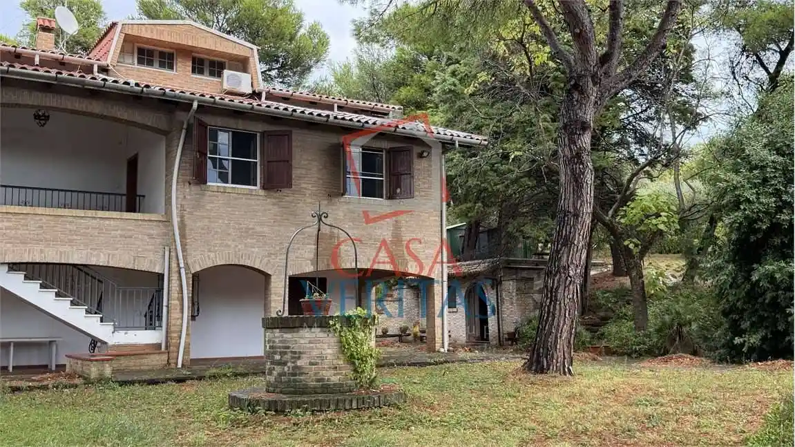 Villa in vendita a Falconara Marittima