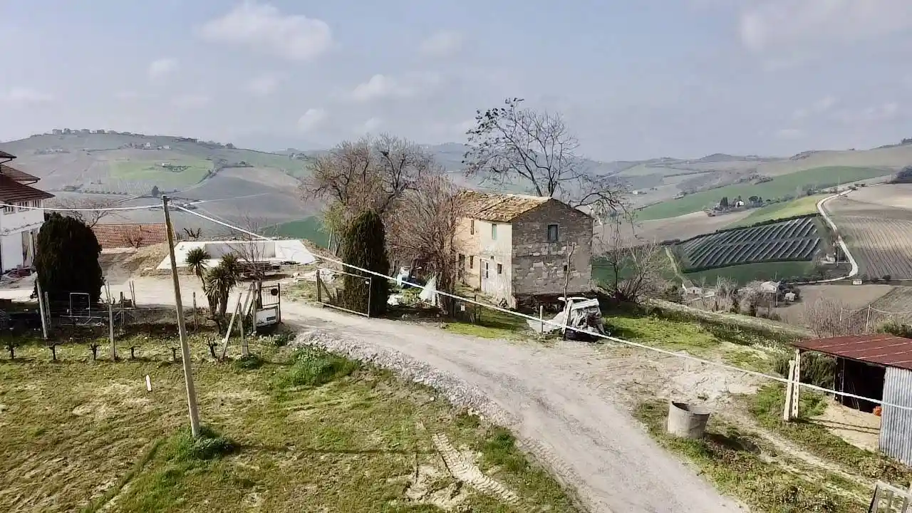 Rustico - Casale in vendita a Carassai