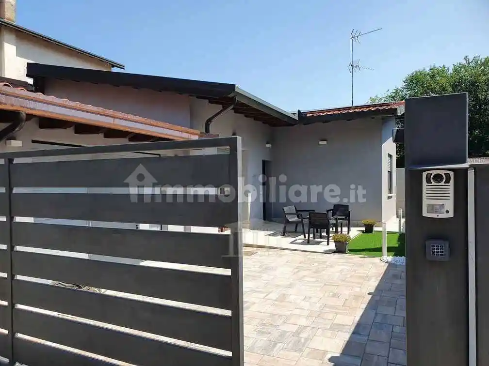 Villa in affitto a Casorate Sempione