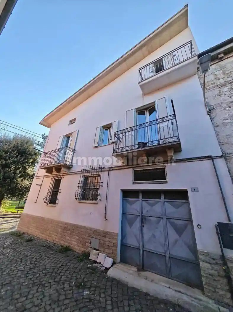 Casa indipendente in vendita a Raiano