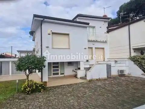 Villa in vendita a Camaiore