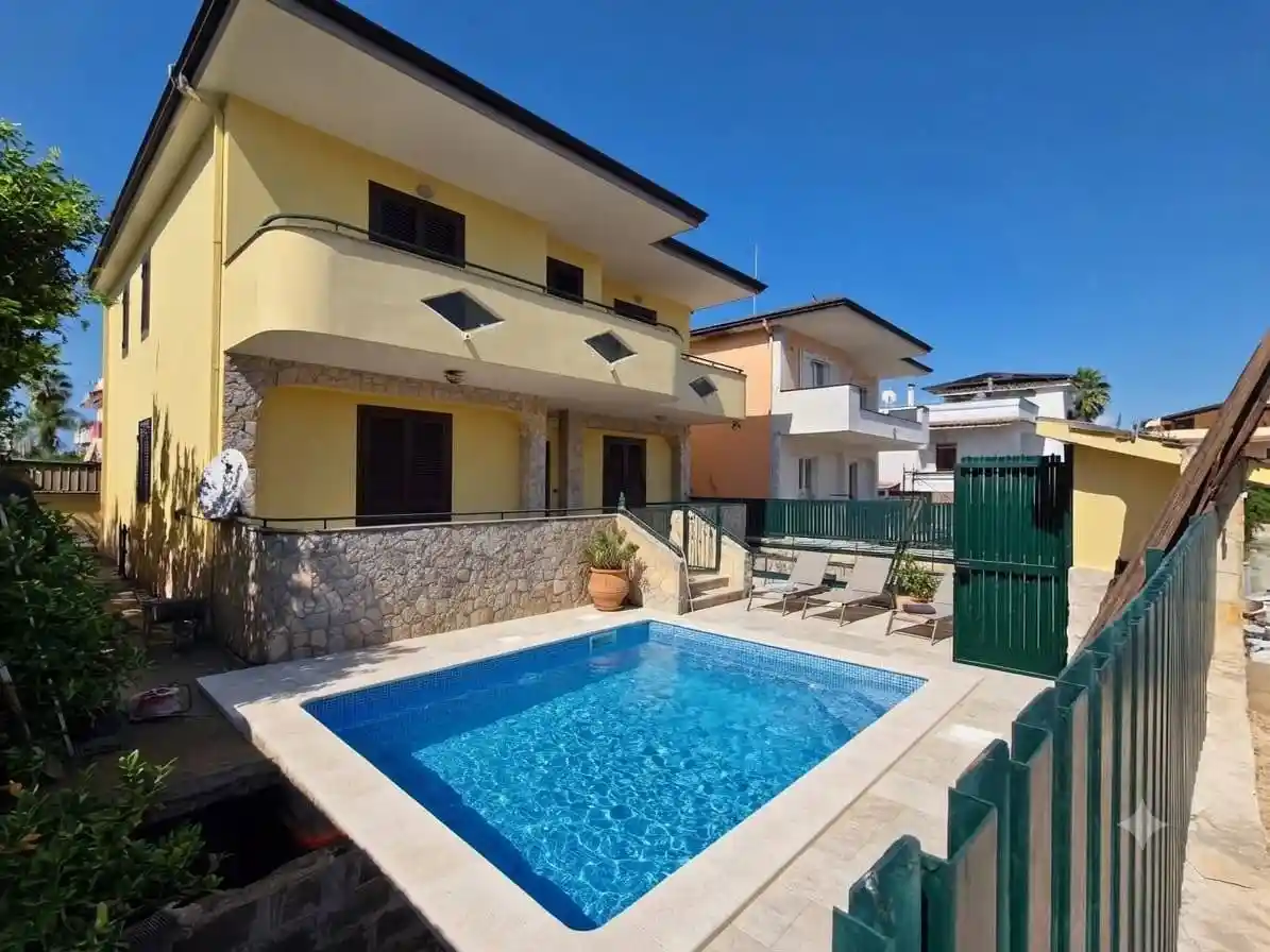 Villa in vendita a Giugliano in Campania