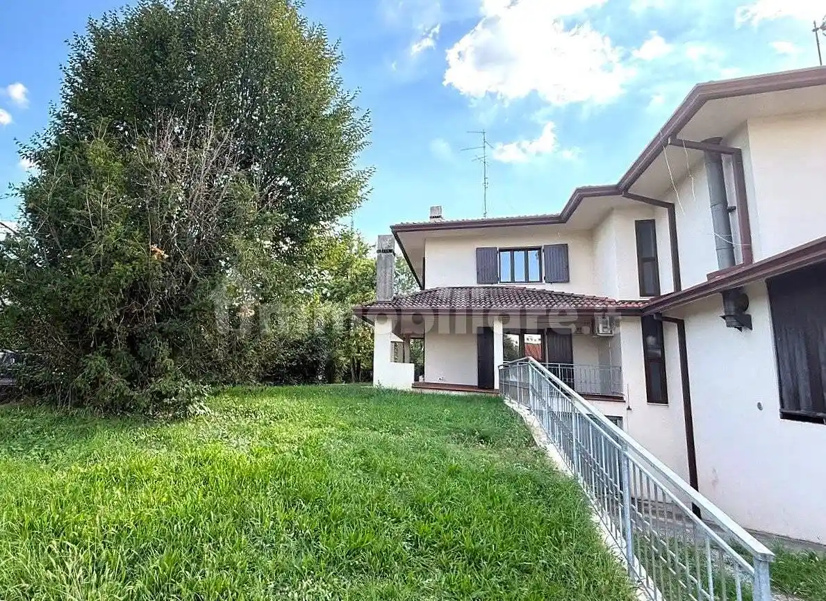 Villa in vendita a Roveredo in Piano