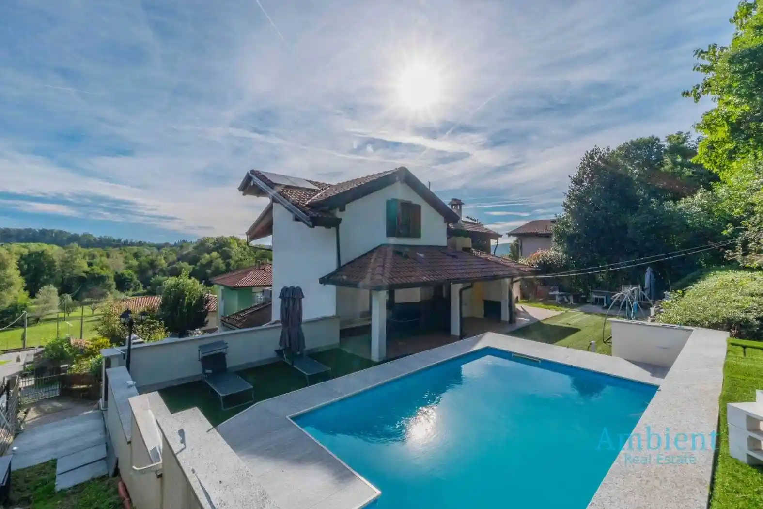 Villa in vendita a Comabbio