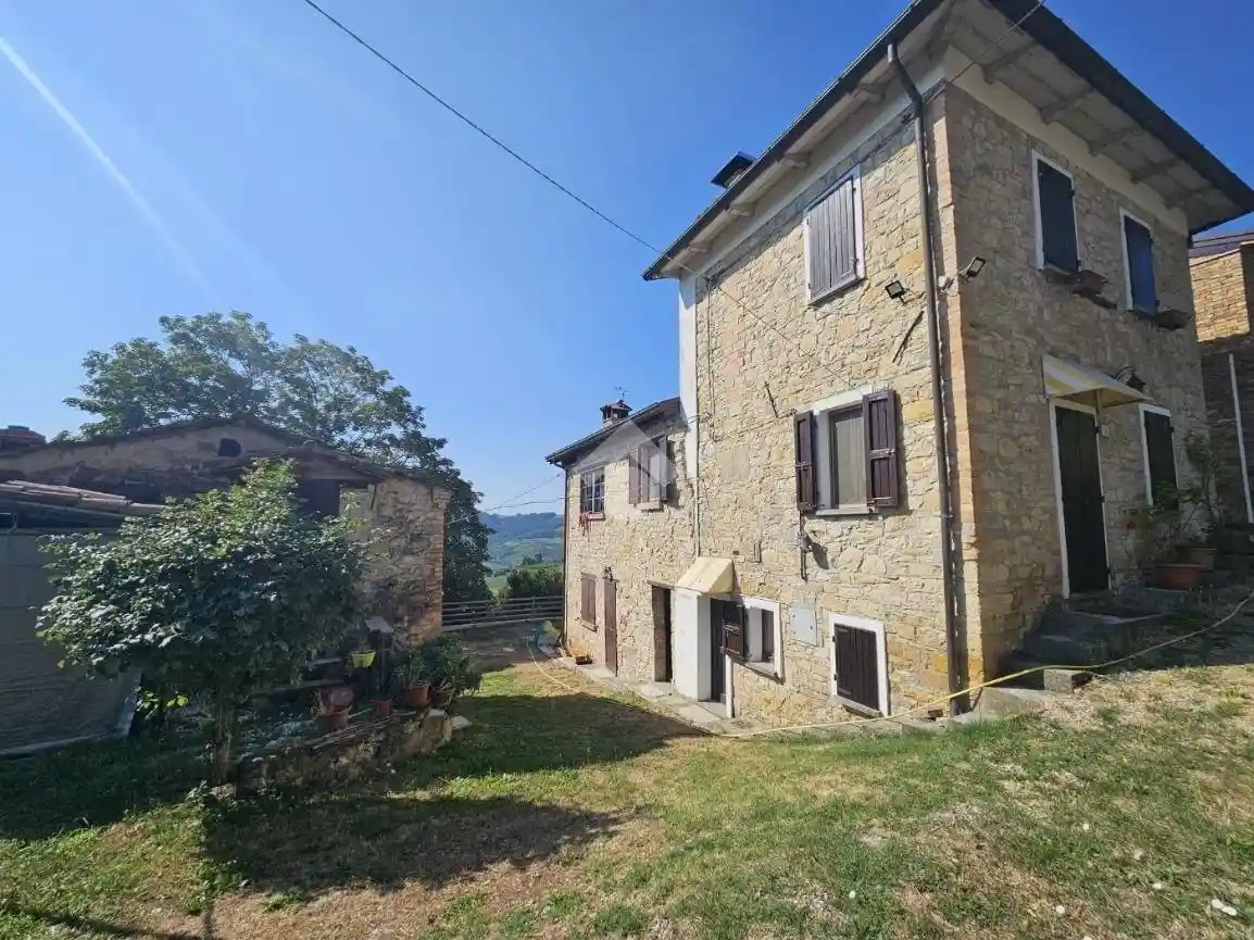 Casa indipendente in vendita a Pellegrino Parmense