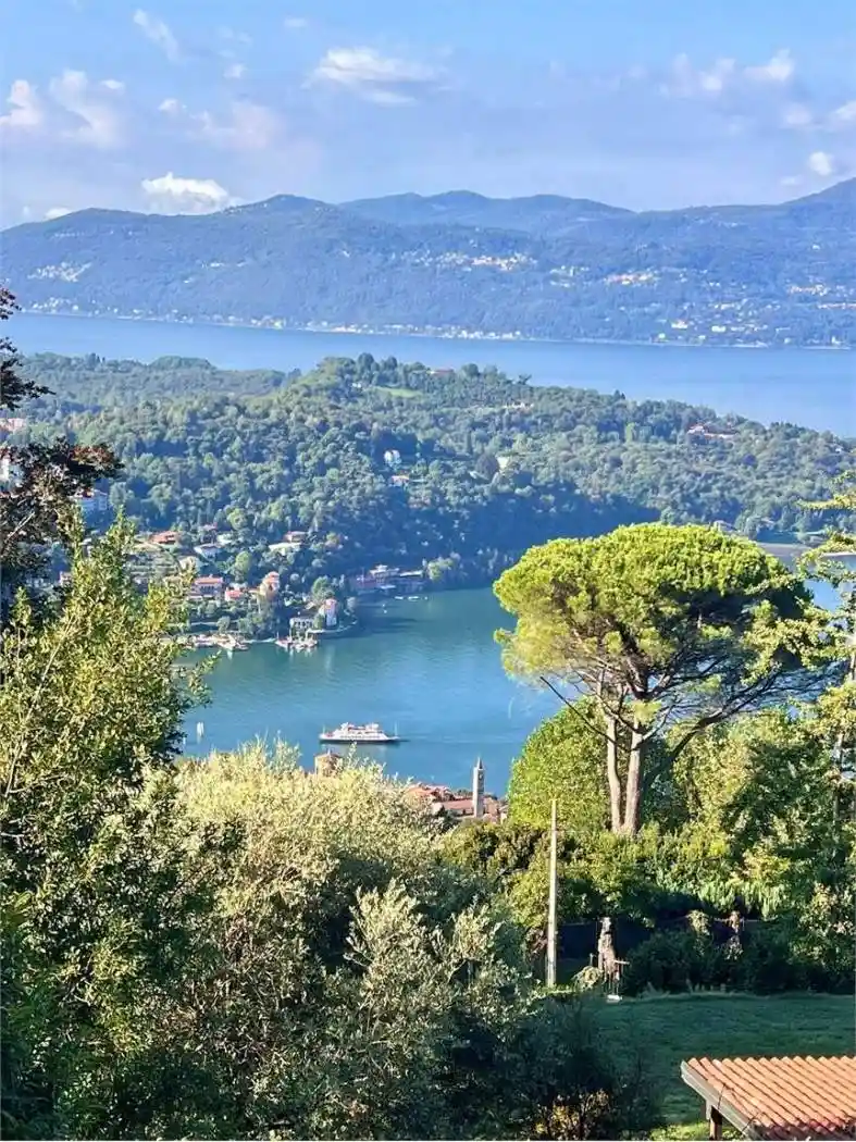 Casa indipendente in vendita a Laveno-Mombello