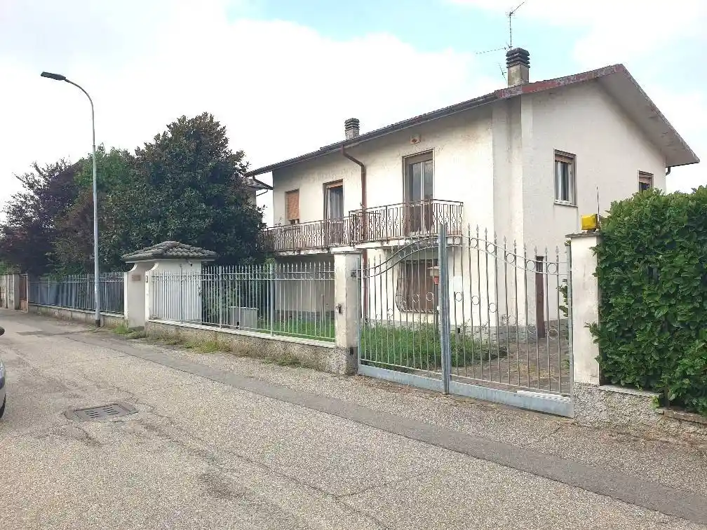 Villa in vendita a San Genesio ed Uniti