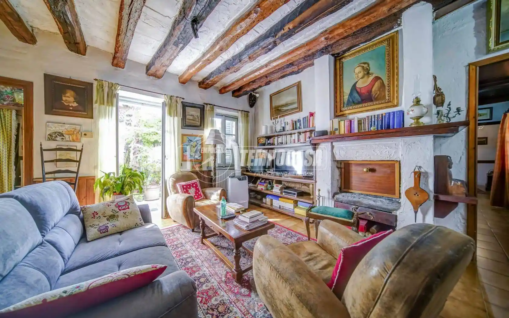 Casa indipendente in vendita a Varallo Pombia