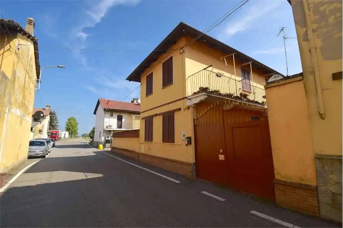 Casa indipendente in vendita a Albano Vercellese