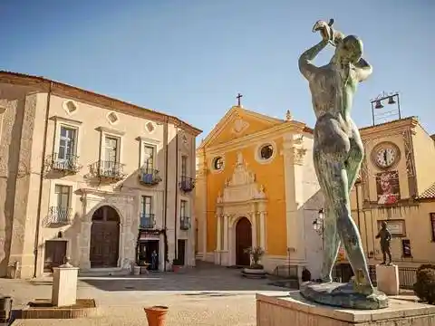 Palazzo - Edificio in vendita a Taverna