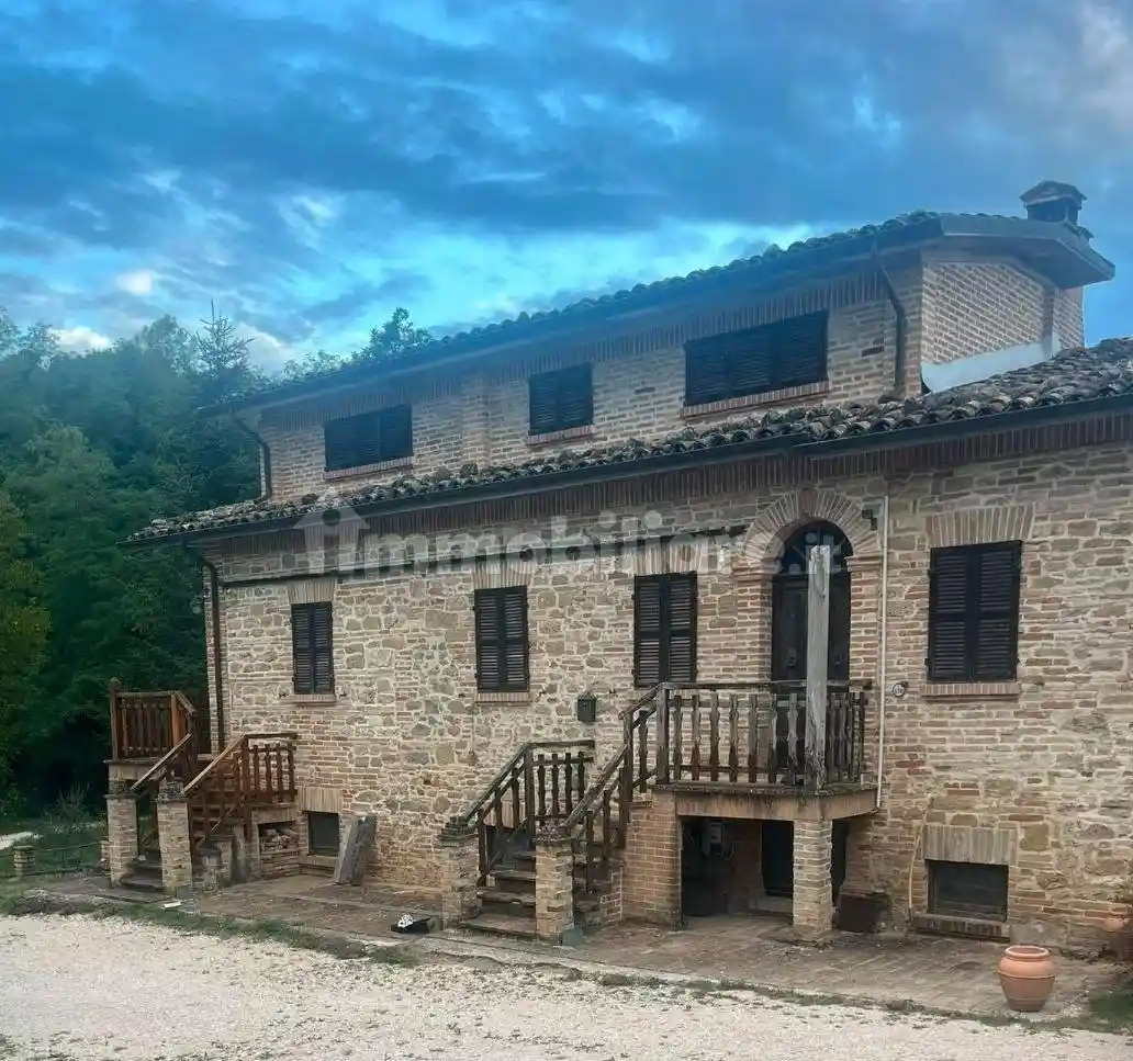 Casa indipendente in affitto a Sarnano