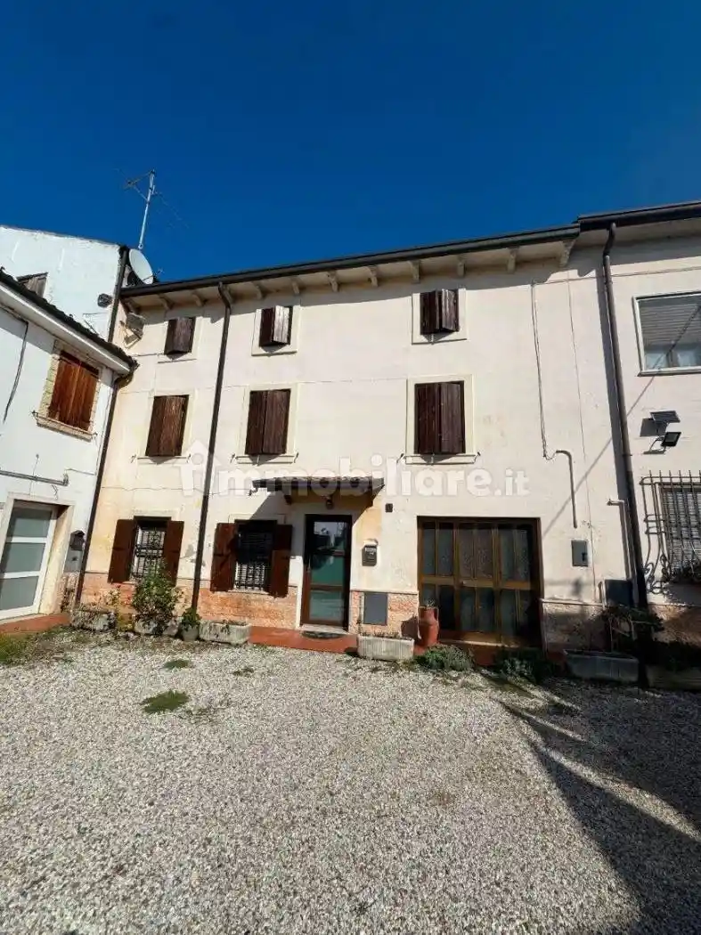 Rustico - Casale in vendita a Buttapietra