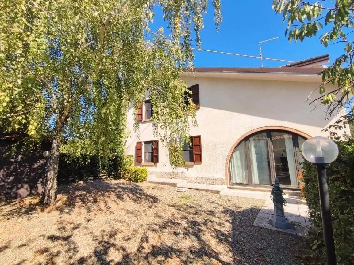 Casa indipendente in vendita a Dernice