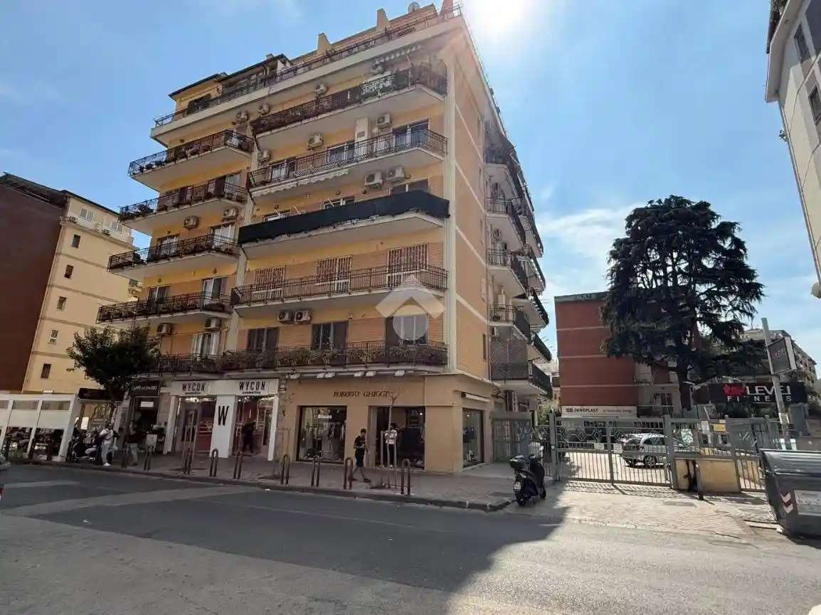 Appartamento in vendita a Napoli