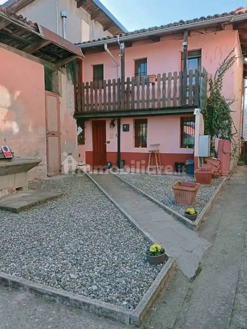 Casa indipendente in affitto a Biella