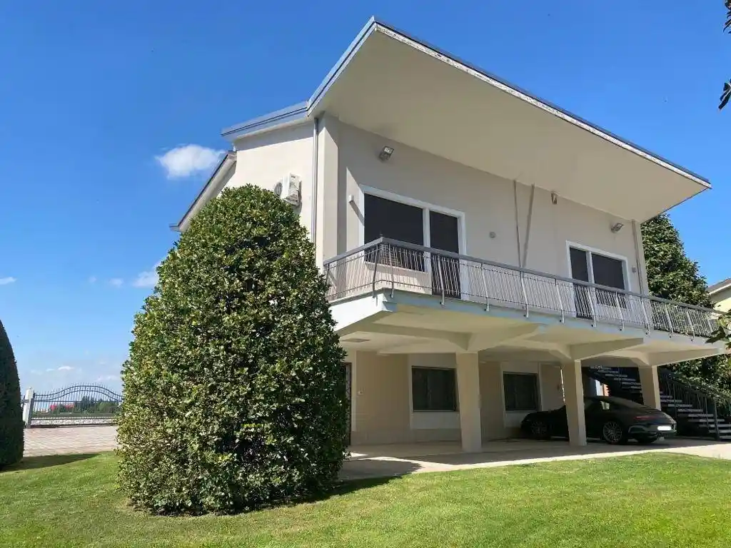 Casa indipendente in vendita a Terre del Reno