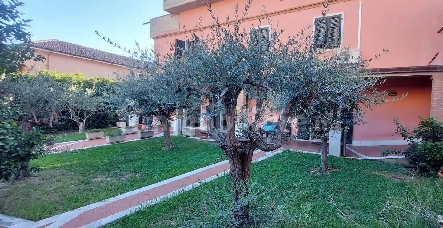 Casa indipendente in vendita a Carrara