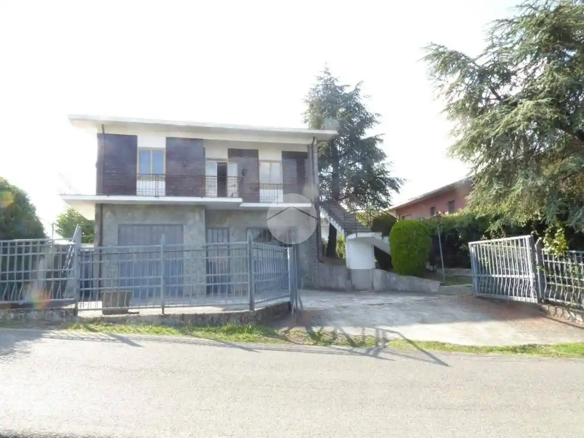Casa indipendente in vendita a Santa Maria della Versa