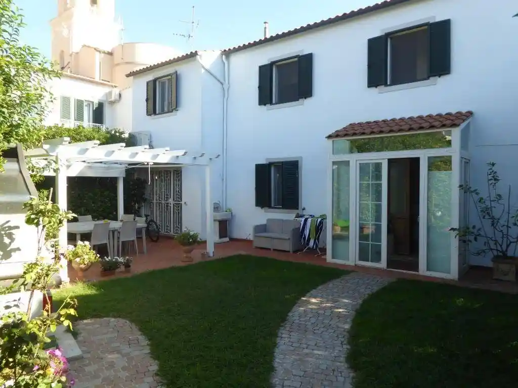 Casa indipendente in vendita a Livorno