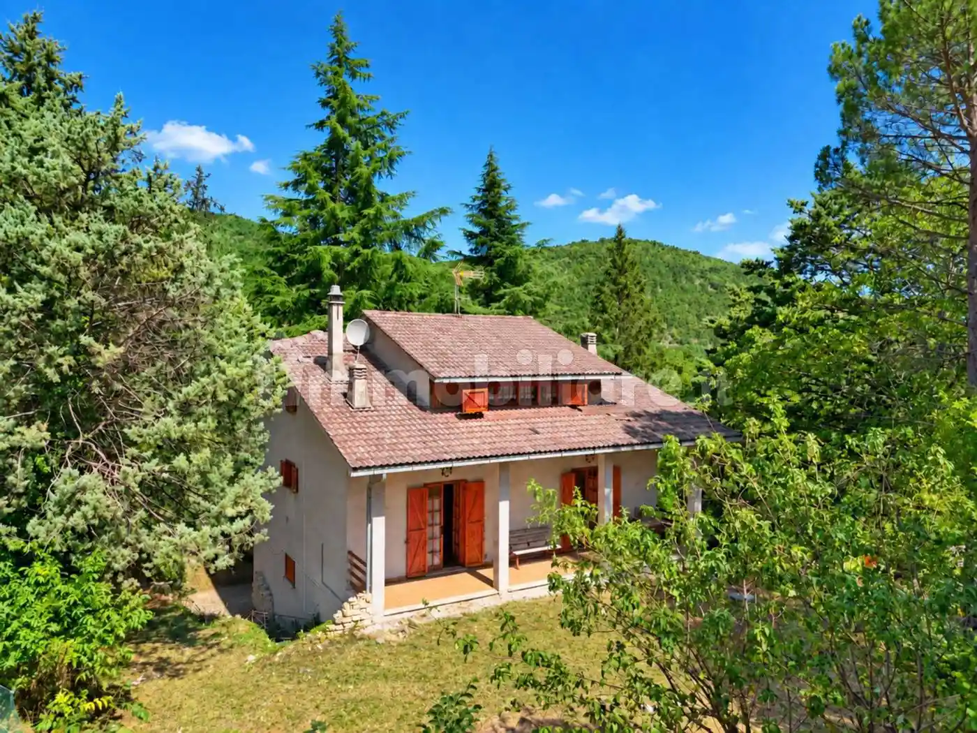 Villa in vendita a Sarnano