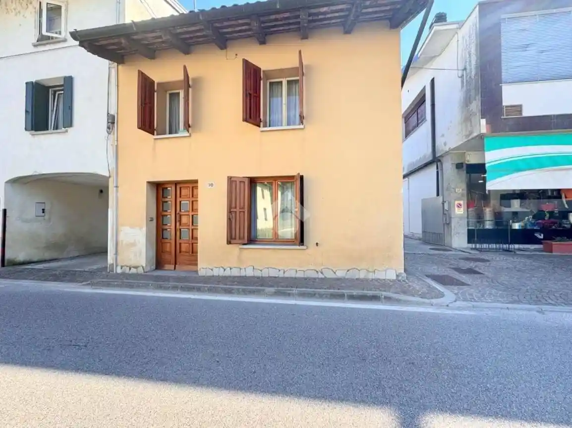 Casa indipendente in vendita a Manzano