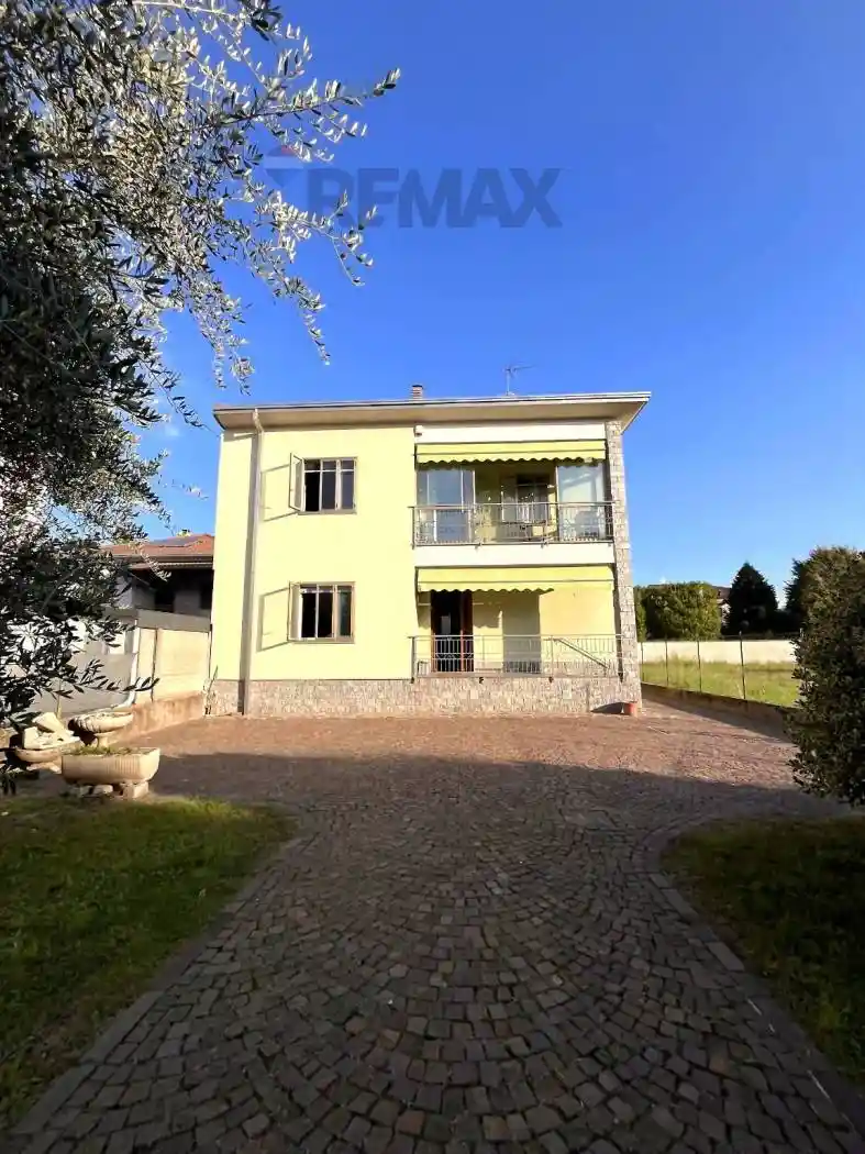Villa in vendita a Fagnano Olona